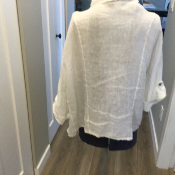 Beautiful Linen Top from Italy - Picture 3 of 7